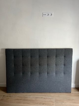Cabecero de cama tapizado gris