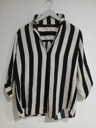 Blusa Stradivarius Rayas Blanco y Negro