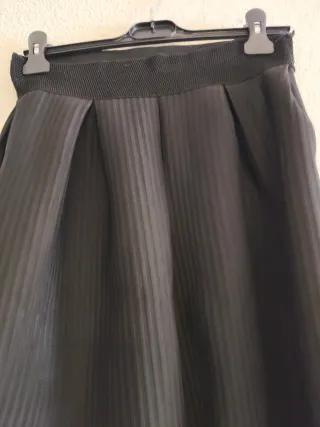 Falda negra con encaje