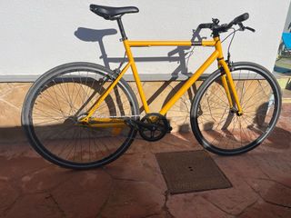 Bicicleta Fixie Elops 500 Amarillo Decathlon.