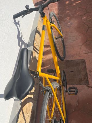 Bicicleta Fixie Elops 500 Amarillo Decathlon.