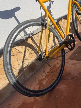 Bicicleta Fixie Elops 500 Amarillo Decathlon.