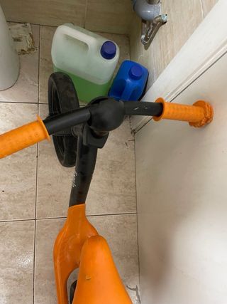 Bicicleta de equilibrio naranja
