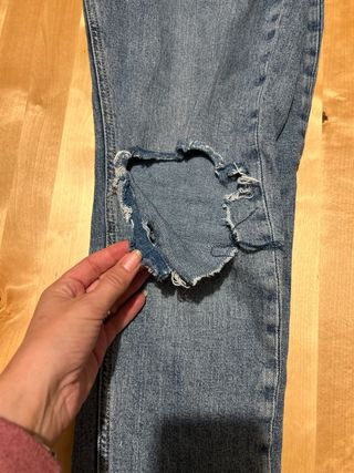 Pantalones vaqueros desgastados azules