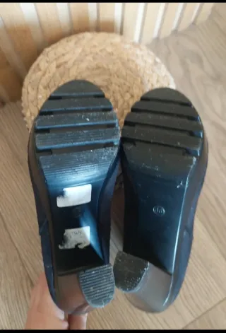 Botines Charo Fernández ante negros