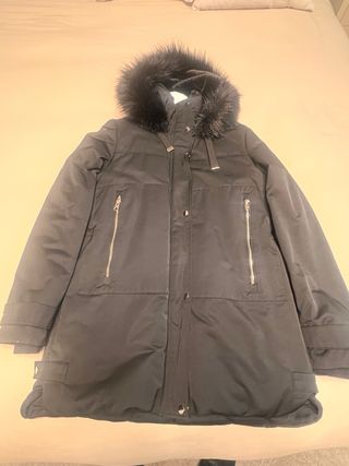 Abrigo Zara mujer Negro con Capucha y Pelo