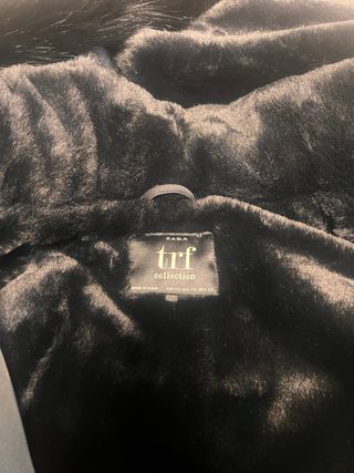 Abrigo Zara mujer Negro con Capucha y Pelo