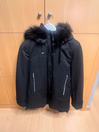 Abrigo Zara mujer Negro con Capucha y Pelo