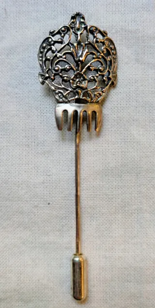 AGUJA SOLAPA EN PLATA CON FORMA DE PEINETA