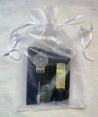 AGUJA SOLAPA EN PLATA CON FORMA DE PEINETA