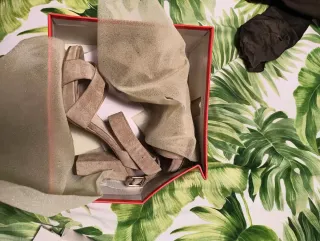 Zapatos NAF NAF plataforma tacón beige