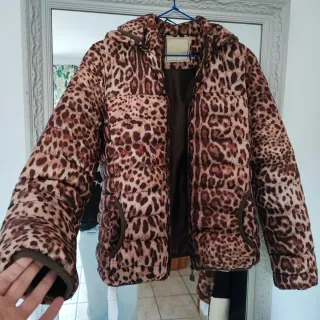Abrigo acolchado estampado leopardo