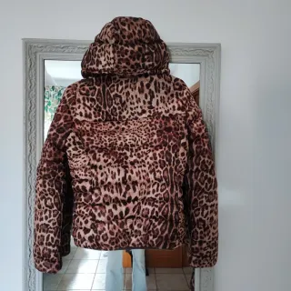 Abrigo acolchado estampado leopardo