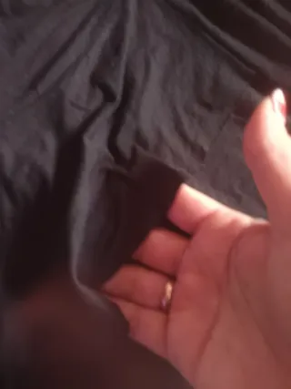 Camiseta negra Justine con pedrería