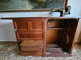 Mueble de madera tallada