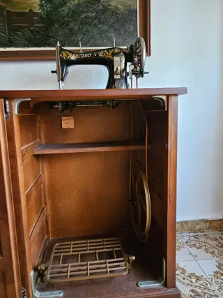 Mueble de madera tallada