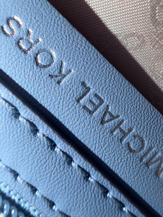 Bolso Michael Kors Azul y Dorado 26x 17 cm Orginal