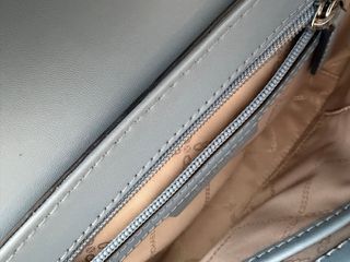 Bolso Michael Kors Azul y Dorado 26x 17 cm Orginal