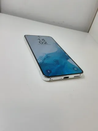 Samsung Galaxy S22 con scatola e custodia