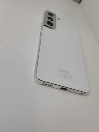 Samsung Galaxy S22 con scatola e custodia