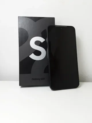 Samsung Galaxy S22 con scatola e custodia