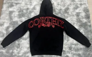 Chaqueta Corteiz Negra y Roja Cremallera