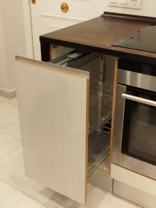 Encimera madera, armarios cocina y metal