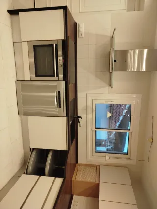 Encimera madera, armarios cocina y metal