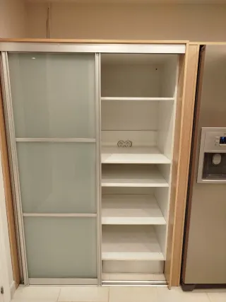 Encimera madera, armarios cocina y metal