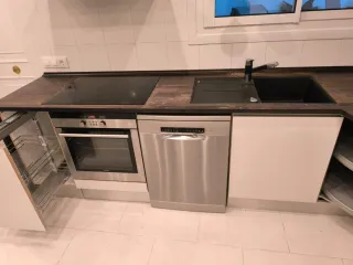 Encimera madera, armarios cocina y metal