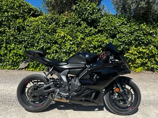 Yamaha R7