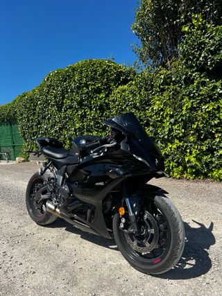 Yamaha R7