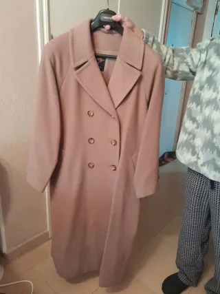 Abrigo de cachemira rosa/beige marca Merry Hat