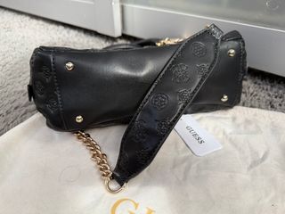 Bolso Guess negro con monedero y cartera
