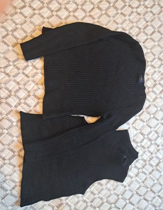 Jersey y blusa de punto acanalado negra de cuello