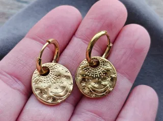 Pendientes aro con colgante circular grabado