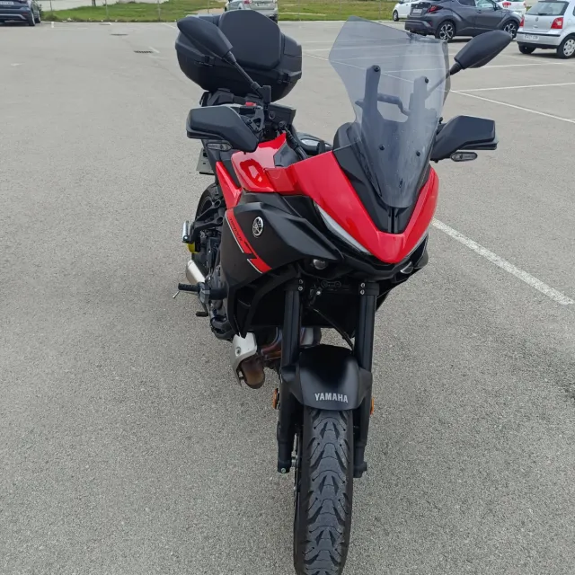 Yamaha Tracer 700 Roja y Negra