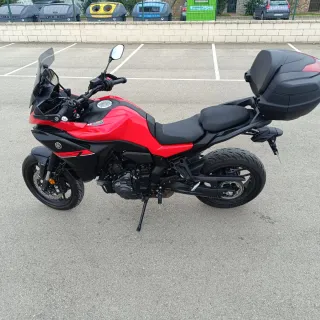 Yamaha Tracer 700 Roja y Negra