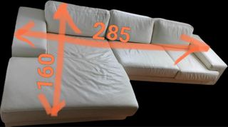 Sofá en L de cuero blanco