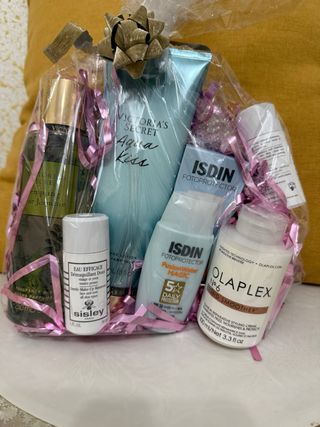 Cesta regalo Victoria's Secret, ISDIN, Olaplex, Si