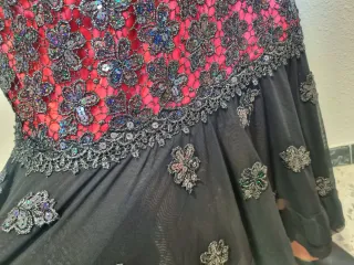 Vestido largo lentejuelas negro y rojo