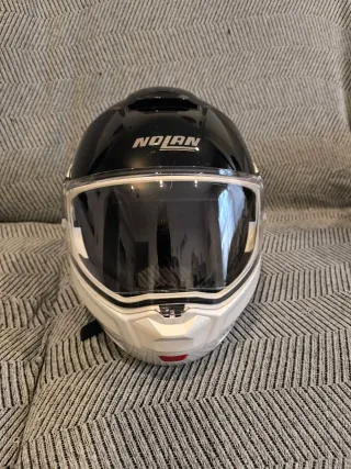 Casco de moto Nolan con accesorios