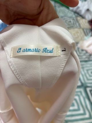 Blusa blanca con volantes