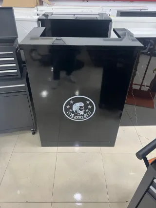 Mostrador de recepción negro diseño