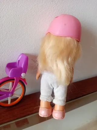 Barriguita Famosa con Bicicleta u casco