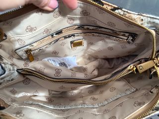 Bolso Guess estampado serpiente