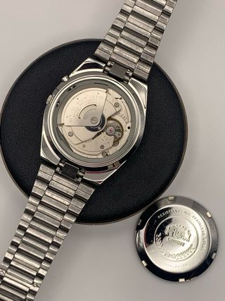 Relógio Vintage Orient Preto e Prata