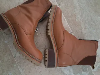 Botines marrones con cremallera