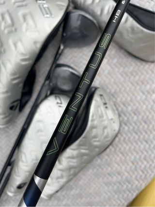 TaylorMade Qi35 Hibrido Rescue : 4 22° & 5 25°