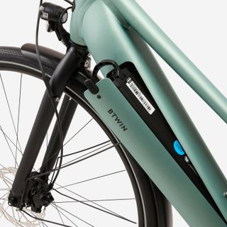 Bicicleta eléctrica ciudad Larga Distancia Elops 500 cuadro